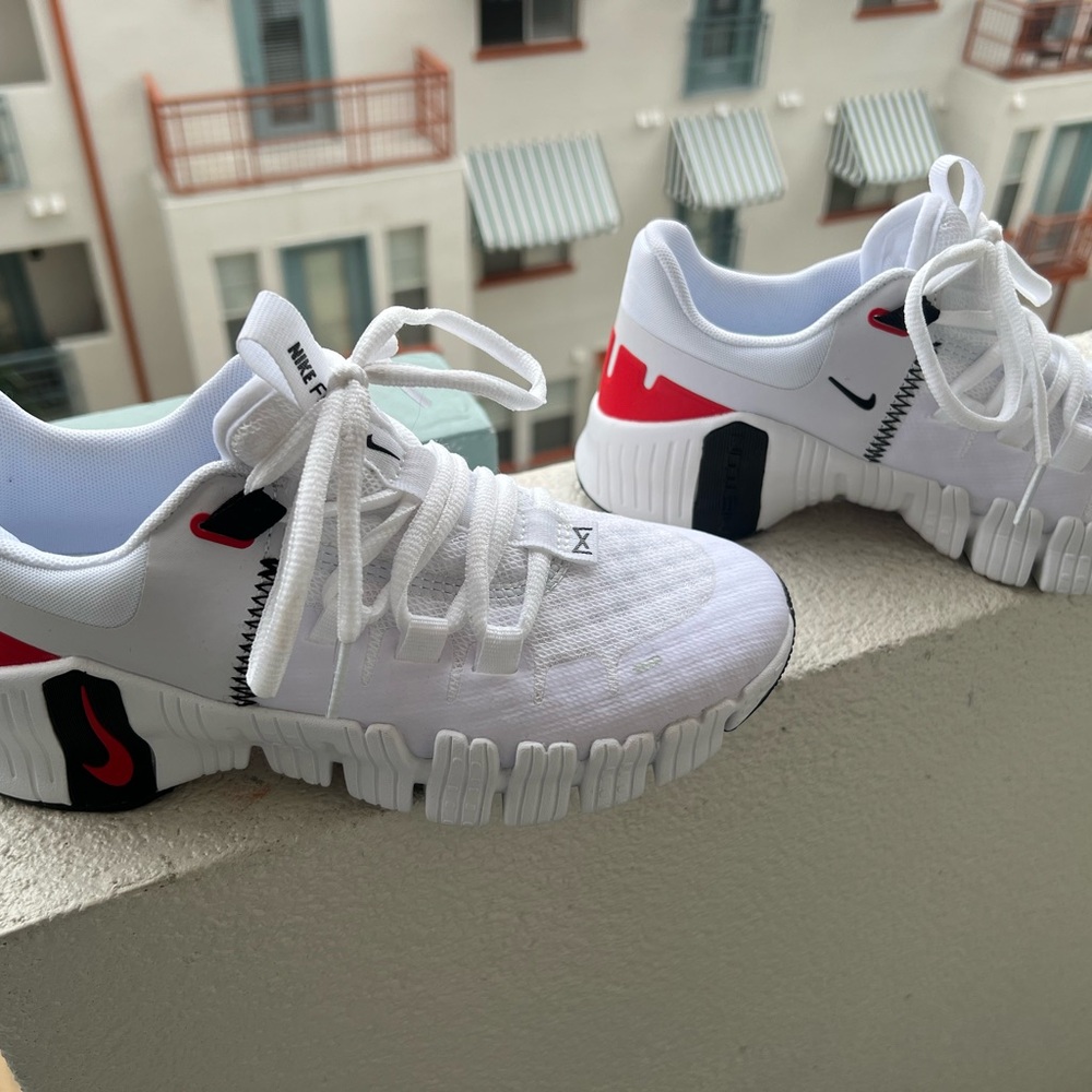 Women’s Nike Metcon White and Red Sneakers size 6.5 (run small)